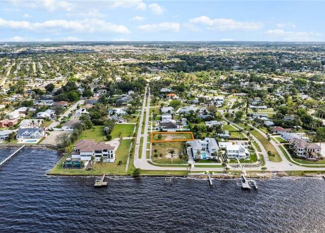 Property at 1212 Twin Palm Dr, Fort Myers, FL 33919