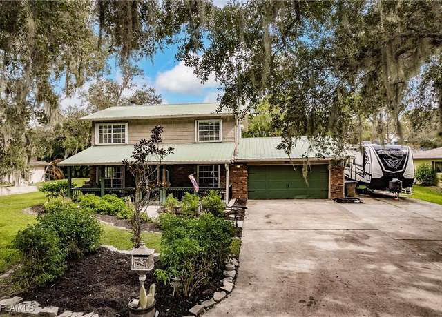 Property at 2216 River Oak Ln, Fort Myers, FL 33905, 3 beds, 3 baths