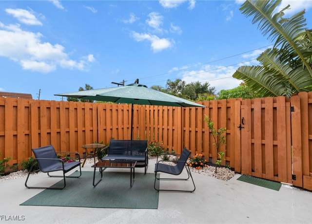 Property at 1454 Park Shore Cir #2, Fort Myers, FL 33901, 2 beds, 2.5 baths