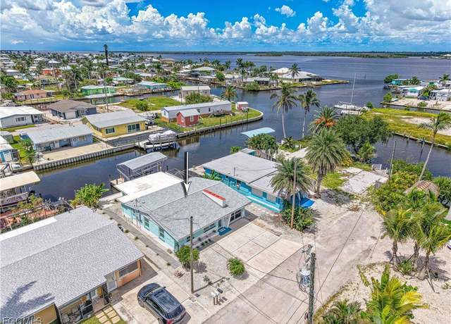 Property at 2500 Harbor View Dr, Matlacha, FL 33993, 2 beds, 1.5 baths