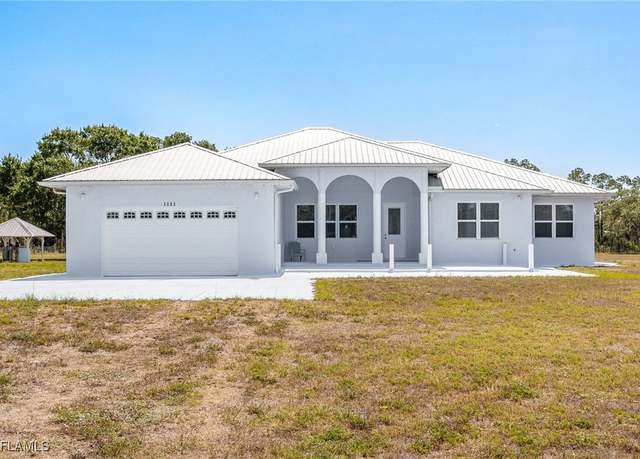 Property at 1083 Pollywog Dr, Labelle, FL 33935, 4 beds, 3 baths