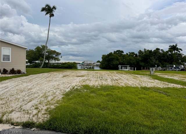 Property at 323 Shoreland Dr, Fort Myers, FL 33905