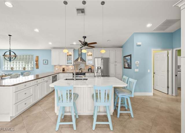 Property at 12985 Beacon Cove Ln, Fort Myers, FL 33919, 3 beds, 3 baths