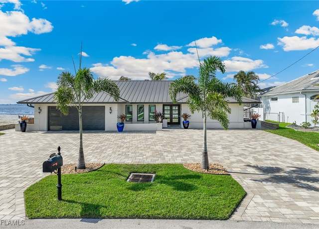 Property at 2286 SE 28th St, Cape Coral, FL 33904, 3 beds, 2.5 baths