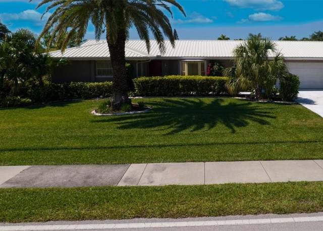 Property at 3724 Country Club Blvd, Cape Coral, FL 33904, 3 beds, 2 baths
