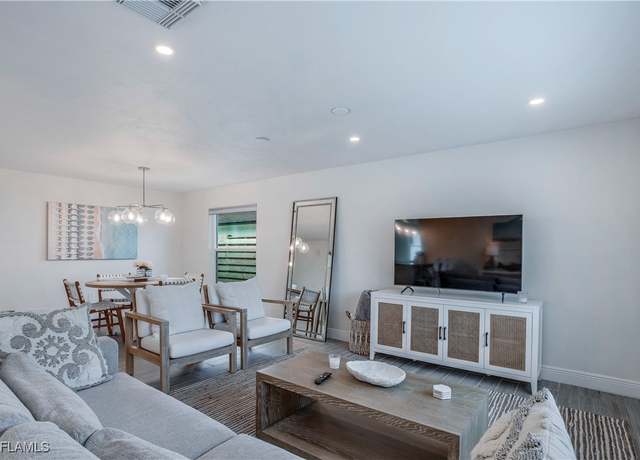 Property at 718 103rd Ave N, Naples, FL 34108, 3 beds, 2 baths