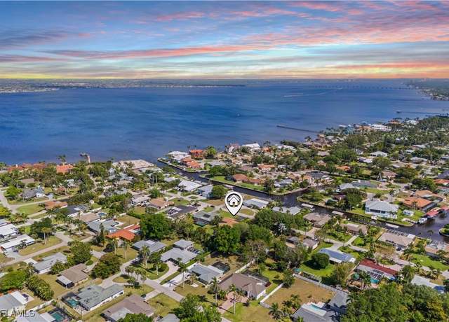 Property at 572 Bayside Dr, Fort Myers, FL 33919, 3 beds, 2.5 baths