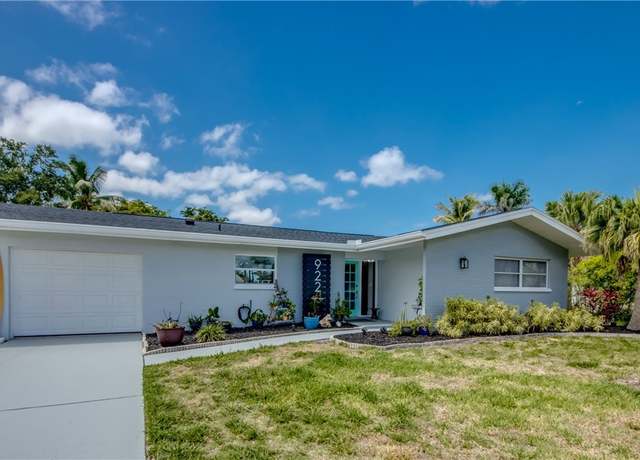 Property at 922 Dolphin Dr, Cape Coral, FL 33904, 3 beds, 2 baths