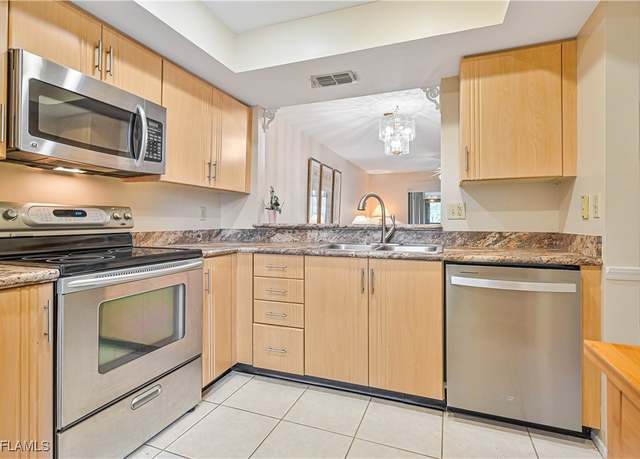 Property at 8366 Charter Club Cir #3, Fort Myers, FL 33919, 2 beds, 2 baths