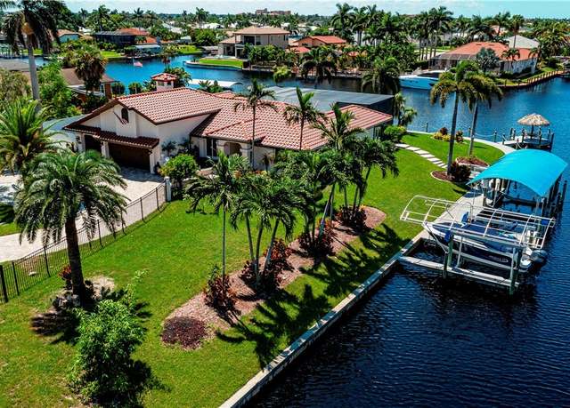 Property at 3528 SE 17th Pl, Cape Coral, FL 33904, 4 beds, 3.5 baths
