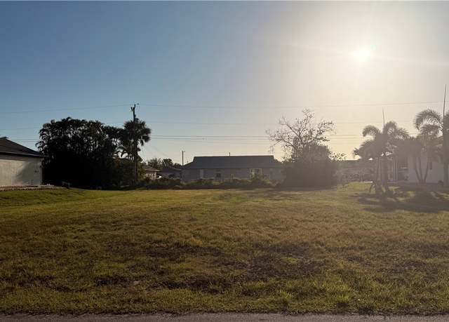 Property at 616 SW 9th Ct, Cape Coral, FL 33991