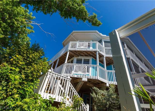 Property at 621 Rum Rd, Captiva, FL 33924, 3 beds, 3.5 baths