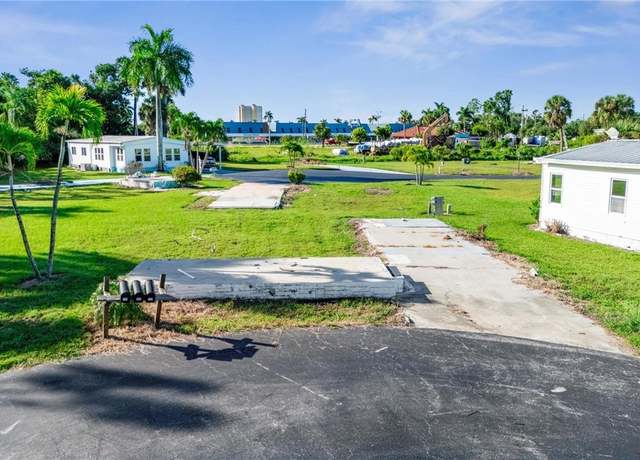 Property at 112 Maple Ln, Fort Myers, FL 33908
