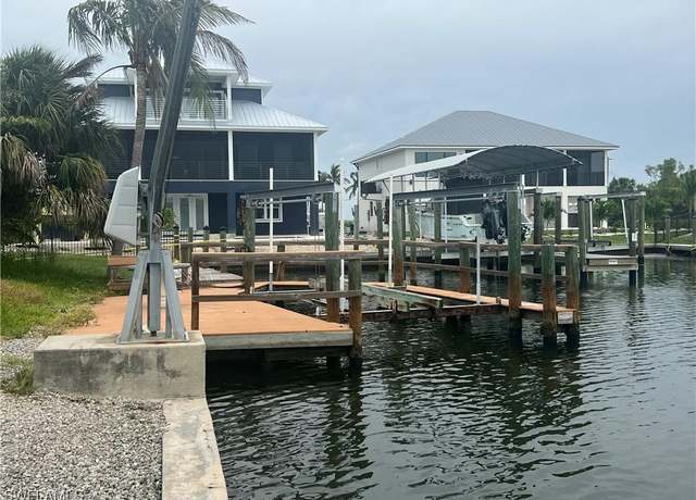 Property at 3 Palmview Blvd, Fort Myers Beach, FL 33931, 2 beds, 2 baths