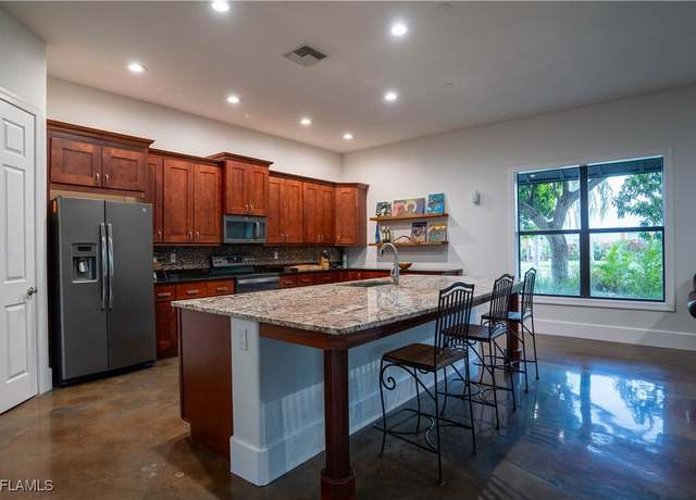 Property at 1561 Lynwood Ave, Fort Myers, FL 33901, 5 beds, 4 baths