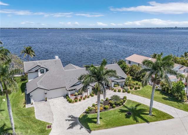 Property at 2803 SE 22nd Pl, Cape Coral, FL 33904, 5 beds, 4.5 baths
