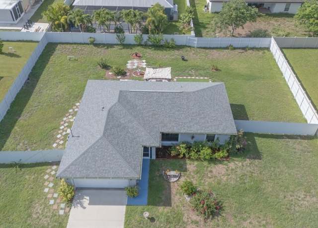 Property at 520 Wilmington Pkwy, Cape Coral, FL 33993, 3 beds, 2 baths