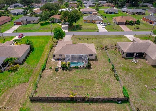 Property at 718 Fargo Dr, Fort Myers, FL 33913, 3 beds, 2 baths