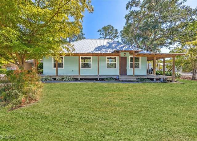 Property at 1625 Ft Denaud Rd, Labelle, FL 33935, 3 beds, 3.5 baths