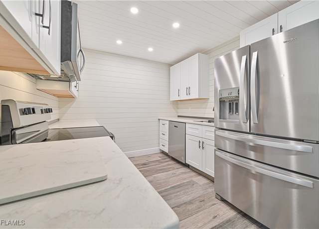 Property at 91 Pioneer Ct, Fort Myers, FL 33919, 1 bed, 1.5 baths