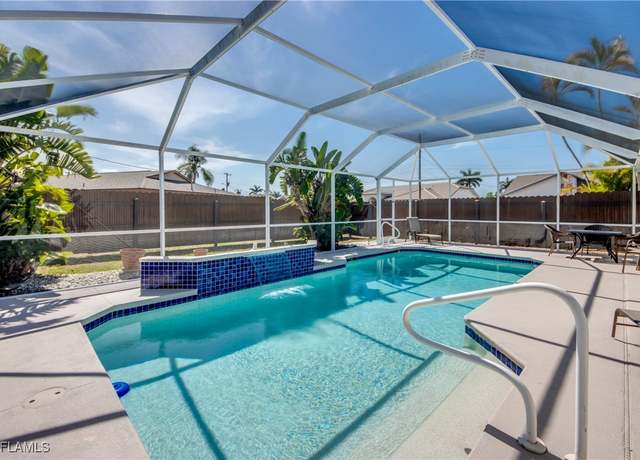 Property at 627 SE 20th Pl, Cape Coral, FL 33990, 3 beds, 2 baths