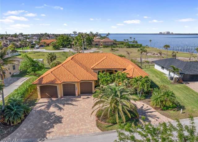 Property at 15006 Bonaire Cir, Fort Myers, FL 33908, 3 beds, 2.5 baths