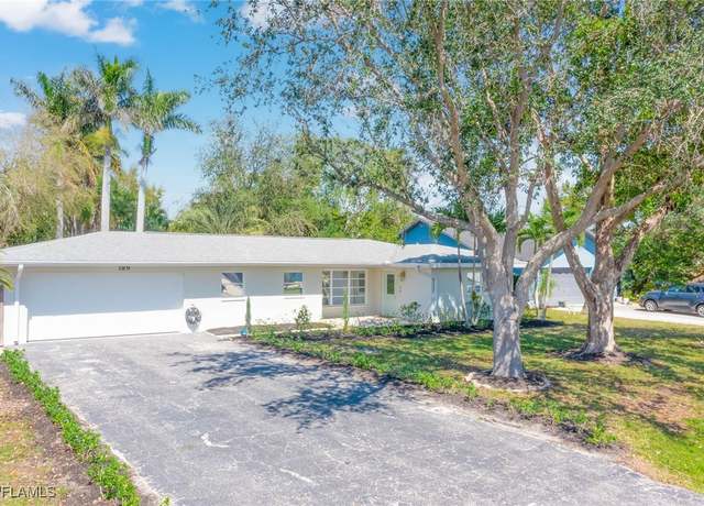 Property at 189 Mentor Dr, Naples, FL 34110, 3 beds, 2 baths