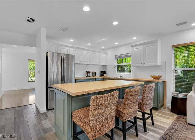 Property at 851 98th Ave N, Naples, FL 34108, 3 beds, 2 baths
