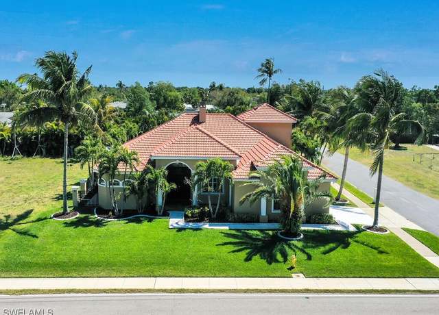 Property at 5667 Winkler Rd, Fort Myers, FL 33919, 5 beds, 3.5 baths