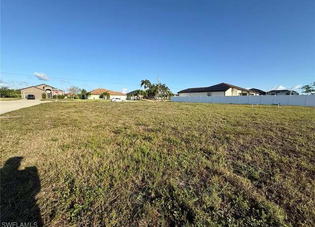 Property at 1223 SW 18th Ave, Cape Coral, FL 33991