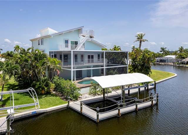 Property at 26 Palmview Blvd, Fort Myers Beach, FL 33931, 4 beds, 3 baths