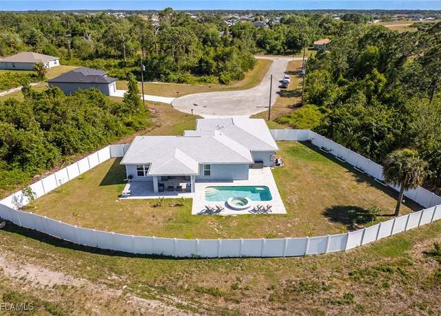 Property at 6109 Pecan Ct, Labelle, FL 33935, 4 beds, 3 baths