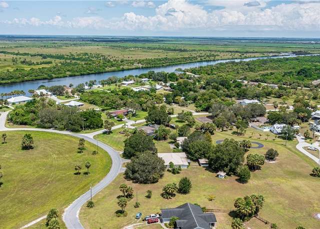 Property at 1038 Seminole Cir, Moore Haven, FL 33471, 3 beds, 2 baths