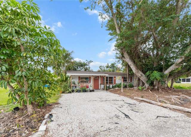 Property at 5507 Thomas St, Bokeelia, FL 33922, 2 beds, 1 bath