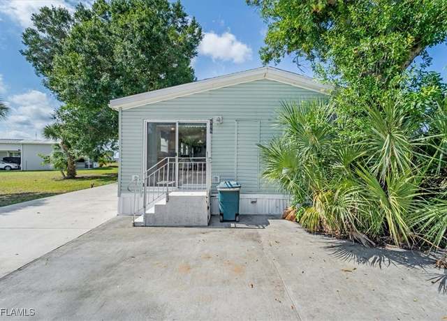 Property at 808 Renn Dr NW, Moore Haven, FL 33471, 2 beds, 2 baths