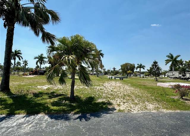 Property at 51 Poplar Pl, Fort Myers, FL 33908