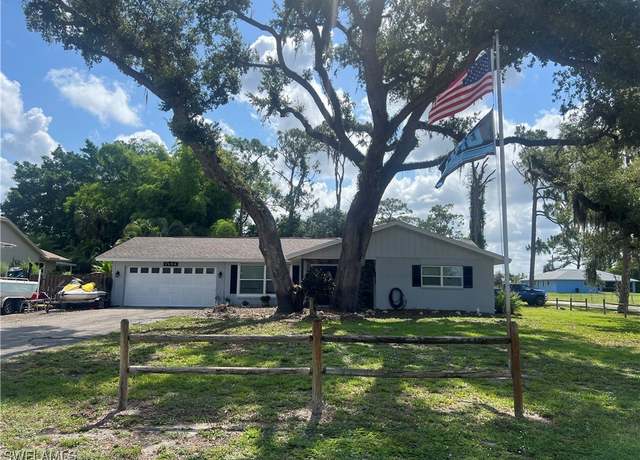 Property at 2256 River Oak Ln, Fort Myers, FL 33905, 3 beds, 2 baths