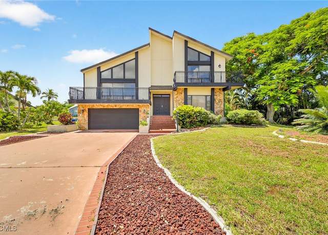 Property at 14979 Bonaire Cir, Fort Myers, FL 33908, 5 beds, 3 baths