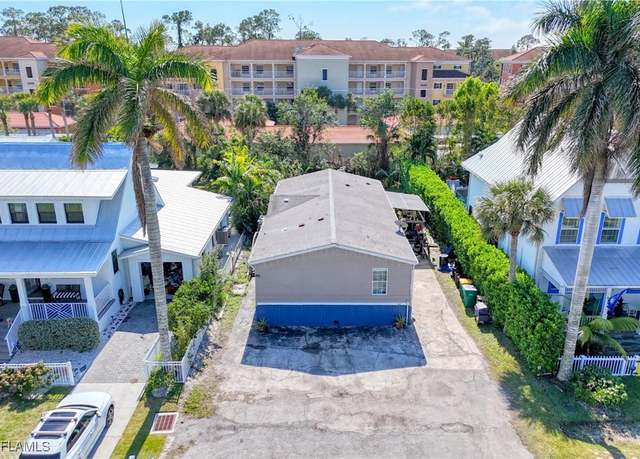 Property at 162 Jeepers Dr, Naples, FL 34112, 4 beds, 2 baths