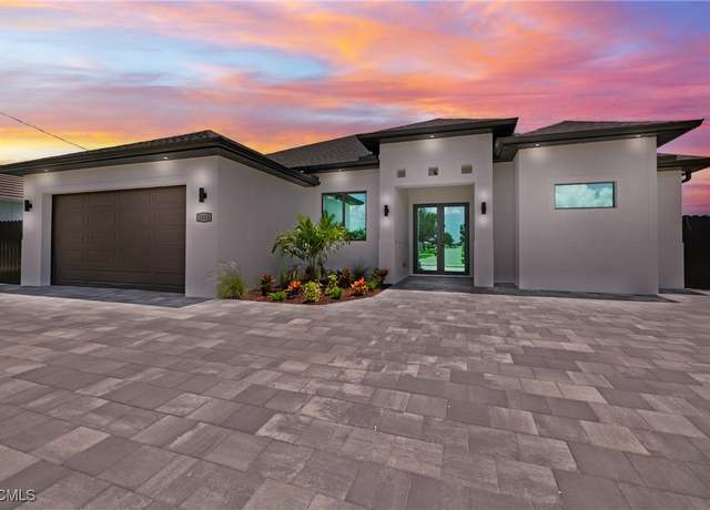 Property at 1015 NE 10th Pl, Cape Coral, FL 33909, 4 beds, 2.5 baths