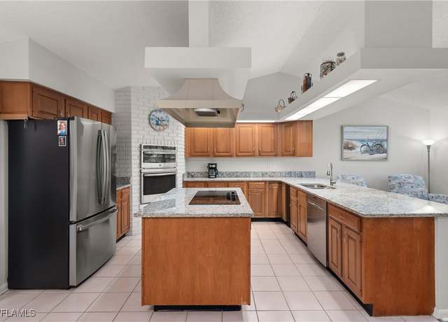 Property at 1290 N Brandywine Cir, Fort Myers, FL 33919, 3 beds, 2 baths