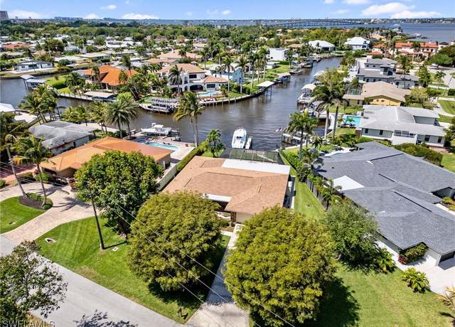 Property at 450 Keenan Ave, Fort Myers, FL 33919, 3 beds, 2 baths