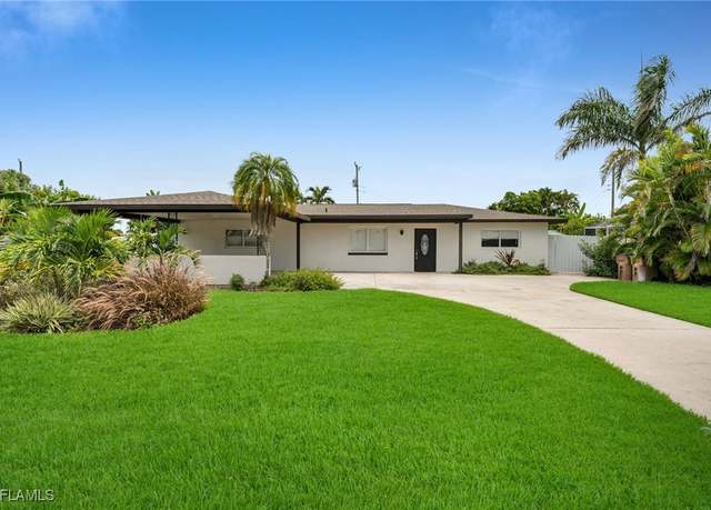 Property at 127 SE 43rd Ln, Cape Coral, FL 33904, 3 beds, 2 baths