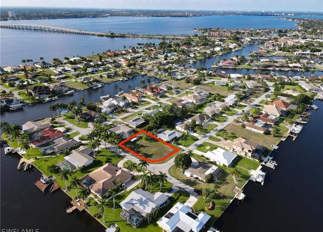 Property at 4403 SE 19th Ave, Cape Coral, FL 33904