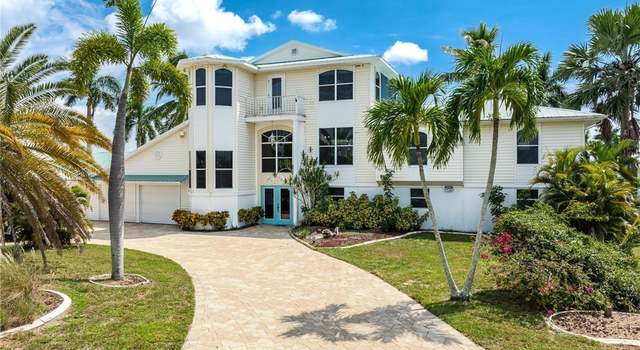 Property at 3211 Manatee Dr, St. James City, FL 33956, 4 beds, 4 baths