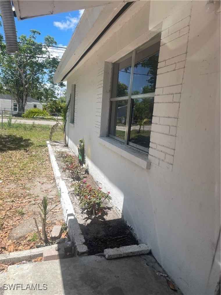 Photo of 1605 Pawnee St Fort Myers, FL 33916