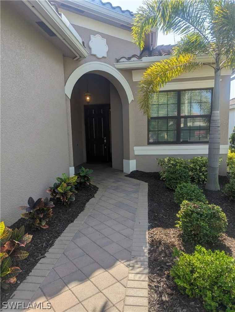 Photo of 11530 Foxbriar Ln FORT MYERS, FL 33913