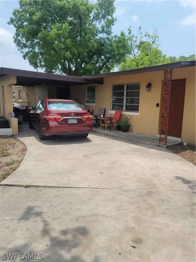 Photo of 2550 Parkway St FORT MYERS, FL 33901