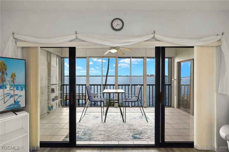 Photo of 1901 Clifford St #202 Fort Myers, FL 33901