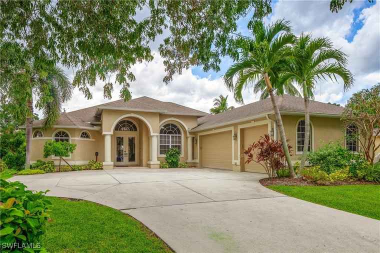 Photo of 1140 10th Ave N Naples, FL 34102